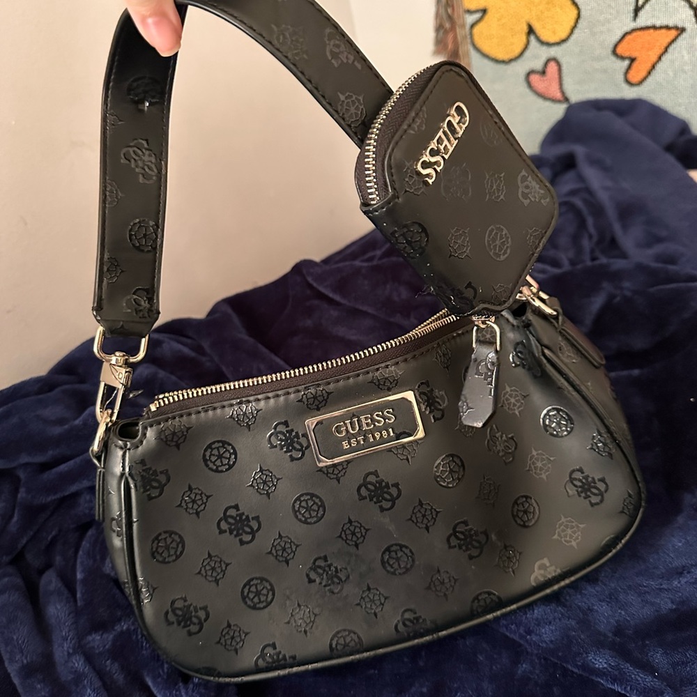 Guess Shoulder Bag